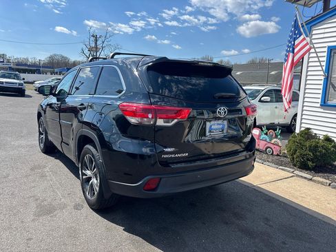 Used 2017 Toyota Highlander LE w/ Protection Package #3 image 5
