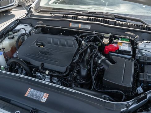 Used 2017 Ford Fusion SE FWD image 24
