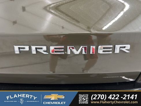 Used 2024 Chevrolet Traverse RS image 19