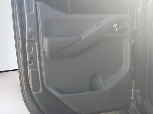 Used 2021 Nissan Frontier SV w/ Midnight Edition Floor Mats AWD/4WD image 25