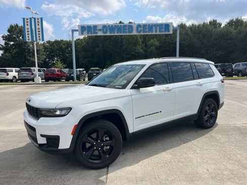 Used 2022 Jeep Grand Cherokee L Laredo AWD/4WD image 2