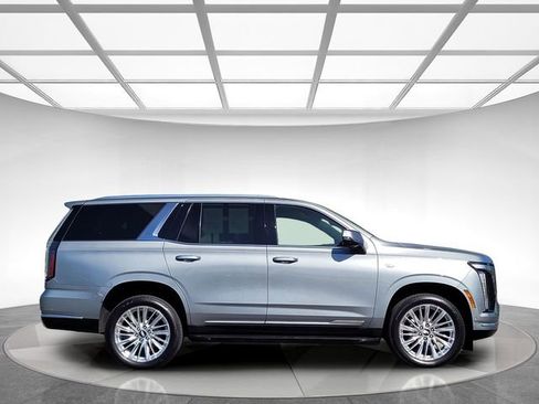Certified 2025 Cadillac Escalade Premium Luxury AWD/4WD image 3