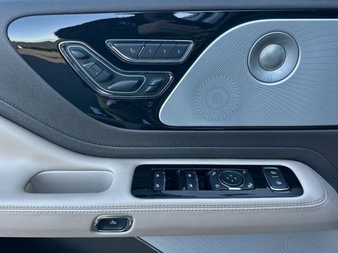 Used 2022 Lincoln Aviator Reserve w/ Equipment Group 201A image 13