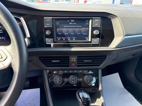 Used 2023 Volkswagen Jetta SE FWD image 5