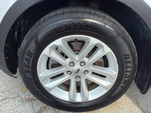 Used 2014 Ford Explorer XLT w/ Equipment Group 202A AWD/4WD image 48