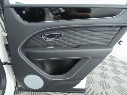 New 2025 Bentley Bentayga image 28