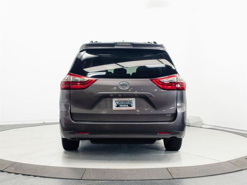Used 2020 Toyota Sienna LE FWD image 10