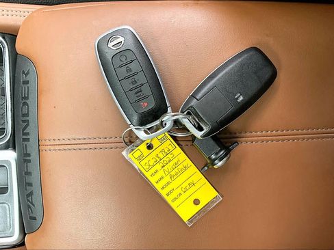 Used 2025 Nissan Pathfinder Platinum w/ Cargo Package FWD image 15
