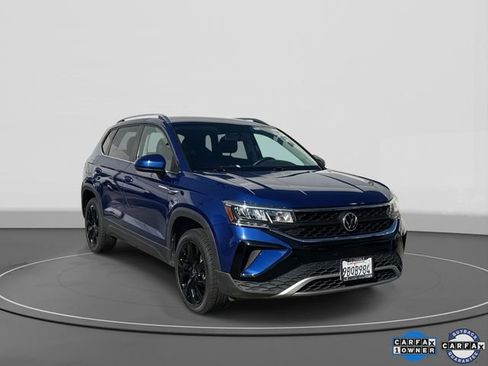Certified 2022 Volkswagen Taos SE image 1