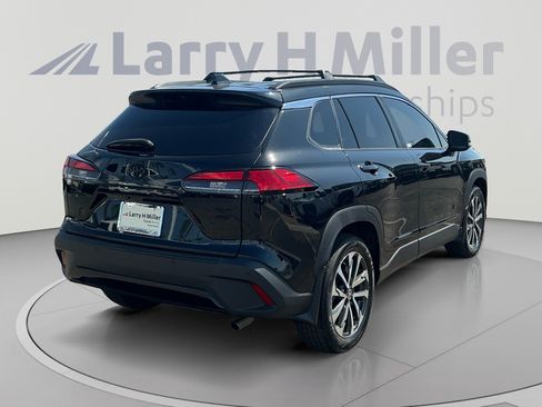 Used 2022 Toyota Corolla Cross XLE w/ Convenience Package AWD/4WD image 5