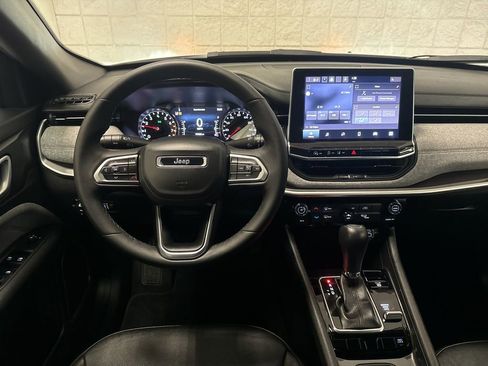 Used 2023 Jeep Compass Latitude image 5