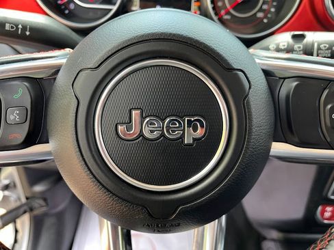 Used 2018 Jeep Wrangler Unlimited Rubicon AWD/4WD image 13