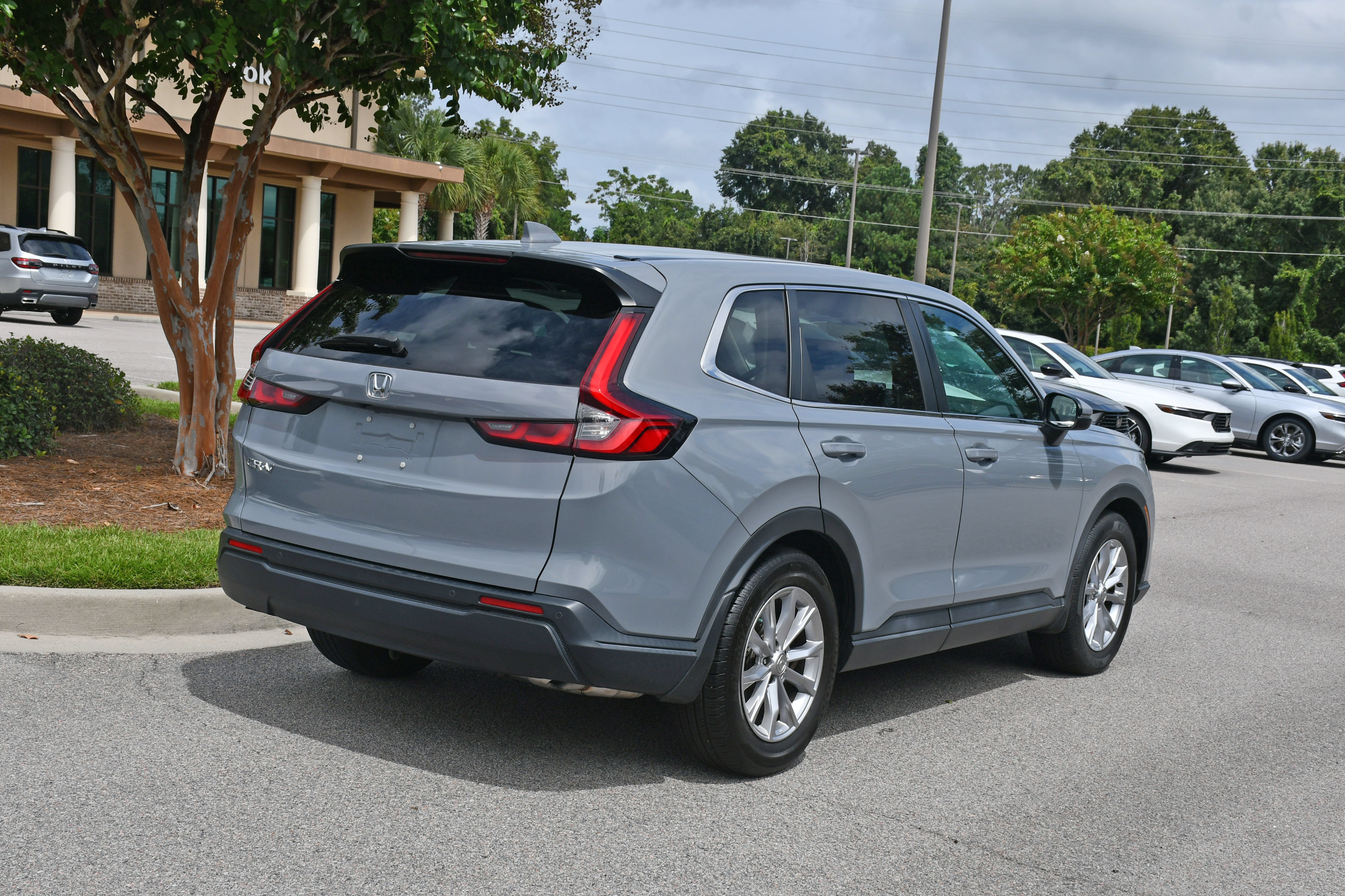 Used 2024 Honda CR-V EX-L image 4