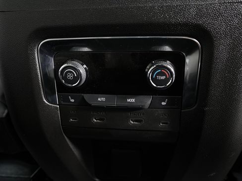 Used 2025 Chevrolet Suburban Premier image 12