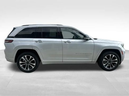 Used 2022 Jeep Grand Cherokee Overland AWD/4WD image 8