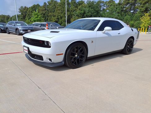 Used 2015 Dodge Challenger R/T Scat Pack w/ Scat Pack Stripe Group RWD image 3