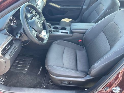 Used 2025 Nissan Altima 2.5 SV image 10