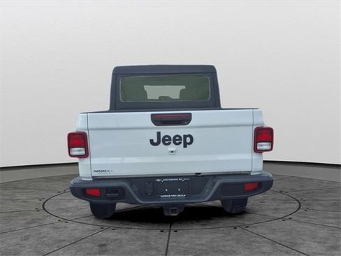 Used 2023 Jeep Gladiator Sport image 5