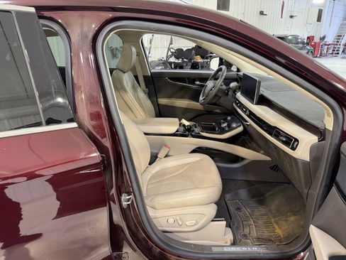 Used 2023 Lincoln Nautilus Reserve image 14