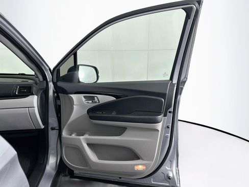 Used 2021 Honda Pilot Touring image 34