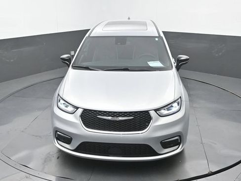 Used 2026 Chrysler Pacifica Limited FWD image 29