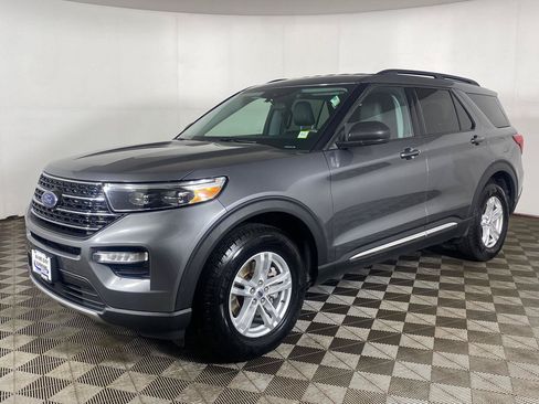 Used 2023 Ford Explorer XLT w/ Equipment Group 202A AWD/4WD image 29