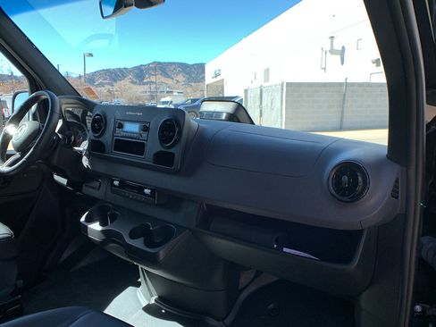 Used 2025 Mercedes-Benz Sprinter 2500 image 21