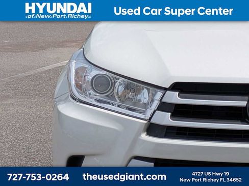 Used 2019 Toyota Highlander XLE AWD/4WD image 9