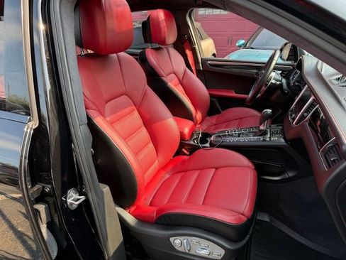 Used 2018 Porsche Macan Turbo AWD/4WD image 4