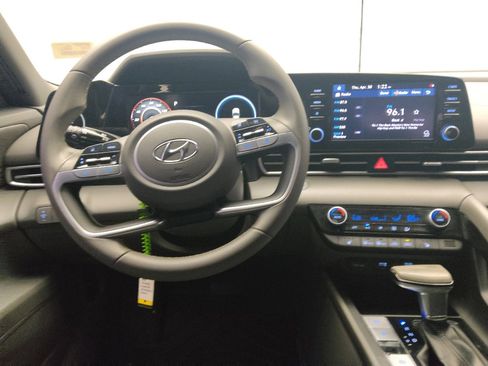 Used 2022 Hyundai Elantra SEL w/ Convenience Package FWD image 22