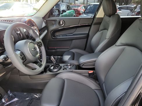 Used 2024 MINI Cooper Countryman S w/ Premium Package FWD image 11