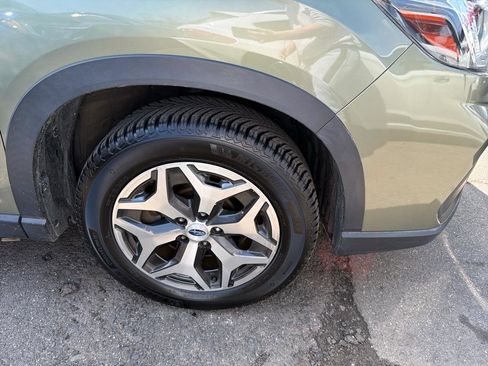 Used 2019 Subaru Forester Premium w/ All-Weather Package image 4