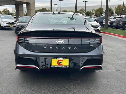 New 2025 Hyundai Sonata Limited image 9