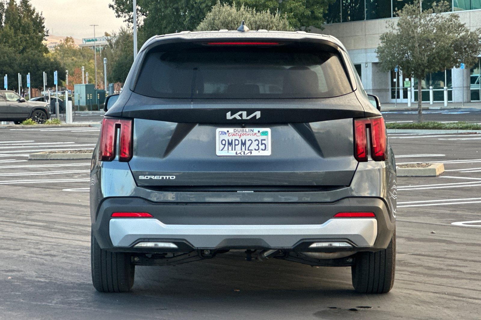 Used 2024 Kia Sorento LX FWD image 5