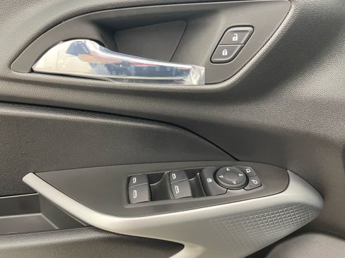 New 2026 Chevrolet Trax LS w/ LS Convenience Package FWD image 9