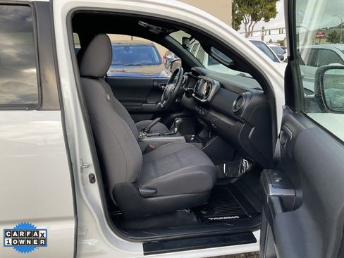 Used 2018 Toyota Tacoma TRD Off-Road image 55