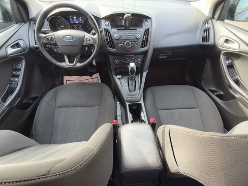 Used 2015 Ford Focus SE w/ SE Sport Package image 28