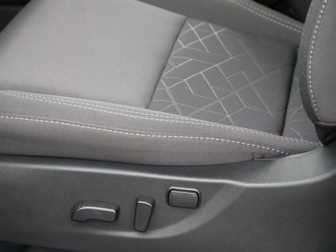 Used 2025 Nissan Frontier SV image 12