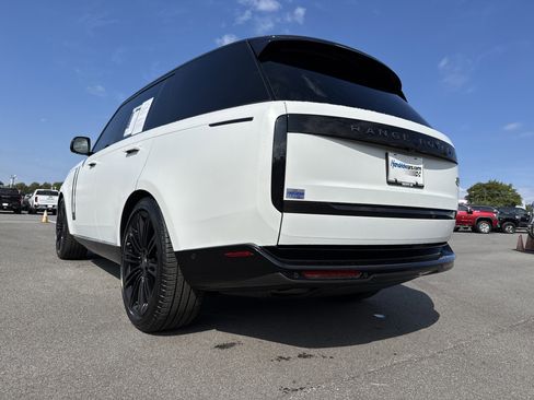 Used 2022 Land Rover Range Rover SE image 8