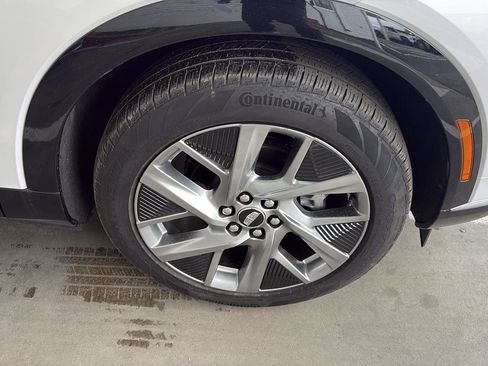 Used 2025 Cadillac Optiq Luxury 1 image 26