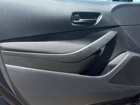 Used 2025 Toyota Corolla LE FWD image 12