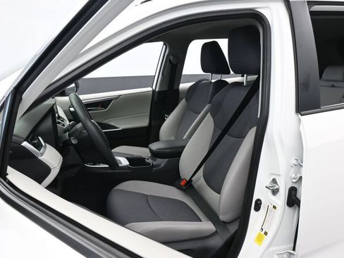 Used 2024 Toyota RAV4 XLE AWD/4WD image 10