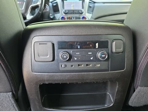 Used 2019 GMC Yukon XL SLT w/ Premium Edition AWD/4WD image 13