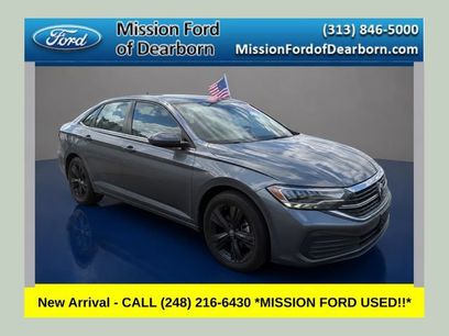 Used 2022 Volkswagen Jetta SE w/ Panoramic Sunroof Package