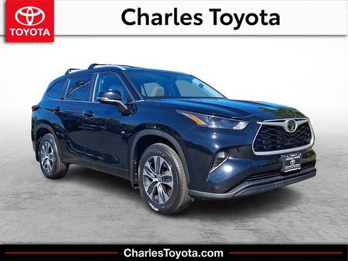 Used 2023 Toyota Highlander XLE AWD/4WD image 1