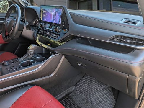 Used 2023 Toyota Highlander XSE image 22