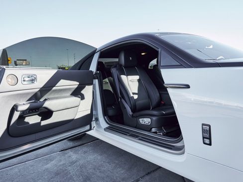 Used 2015 Rolls-Royce Wraith image 24