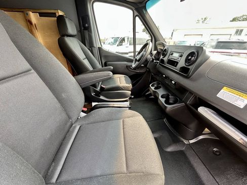 Used 2022 Mercedes-Benz Sprinter 3500 image 11
