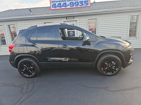 Used 2021 Chevrolet Trax LT w/ Redline Edition image 2