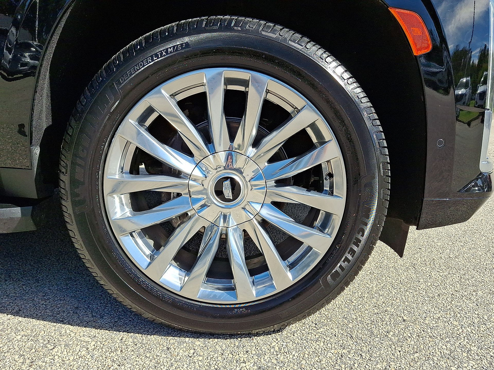 Used 2023 Cadillac Escalade ESV Premium Luxury AWD/4WD image 27